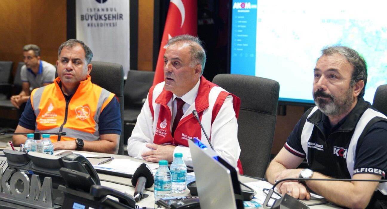 İBB BAŞKANVEKİLİ NURİ ASLAN: “5 BİN 772 PERSONELİMİZLE, 2 BİN 35 ARACIMIZLA SAHADAYIZ”