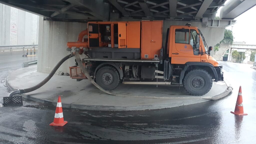 İBB, KUVVETLİ SAĞANAK YAĞIŞA KARŞI SAHADA