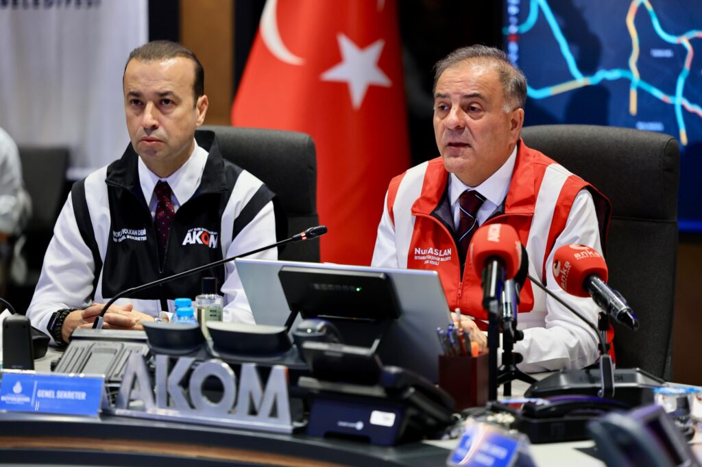 İSTANBUL’DA DERS ZİLİ ÇALDI