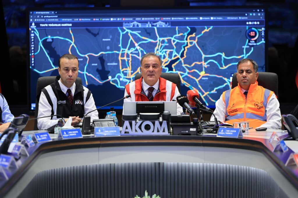 İSTANBUL’DA DERS ZİLİ ÇALDI