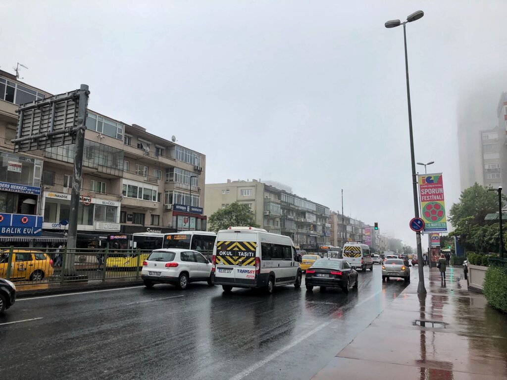YAĞIŞLAR KAPIDA