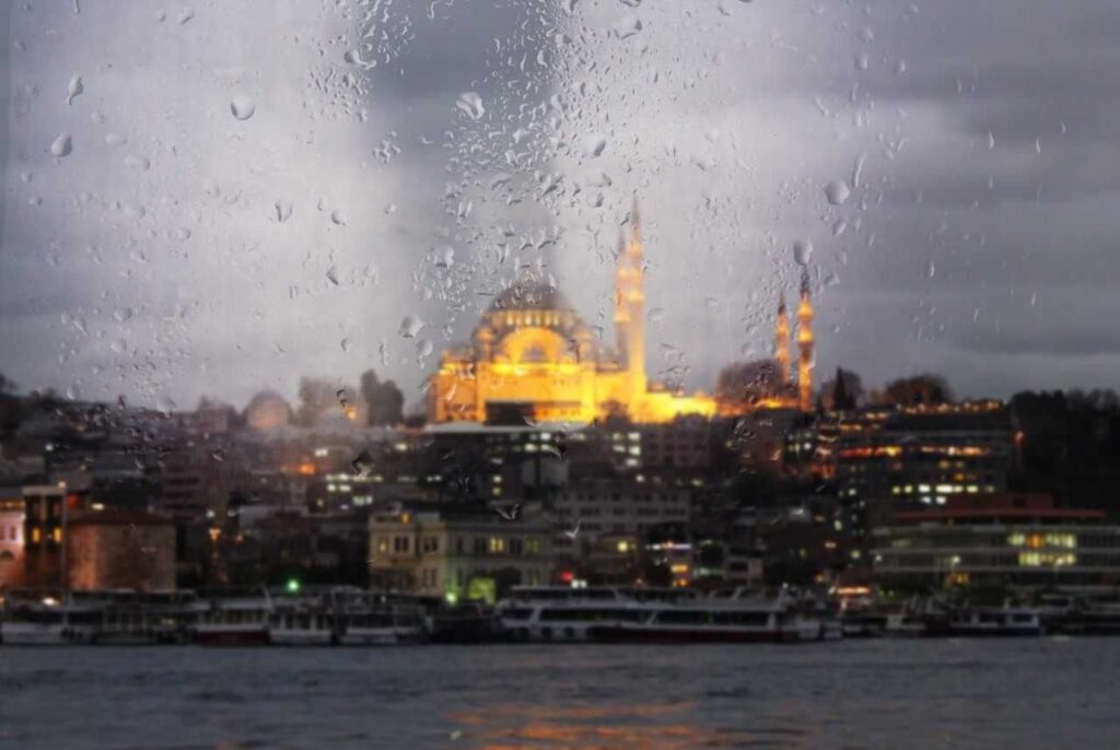 SICAKLIKLAR DÜŞÜYOR, KUVVETLİ SAĞANAK GELİYOR