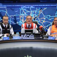 İSTANBUL’DA DERS ZİLİ ÇALDI