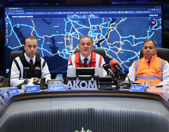 İSTANBUL’DA DERS ZİLİ ÇALDI