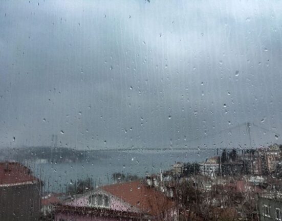 SICAKLIKLAR DÜŞÜYOR, KUVVETLİ SAĞANAK GELİYOR