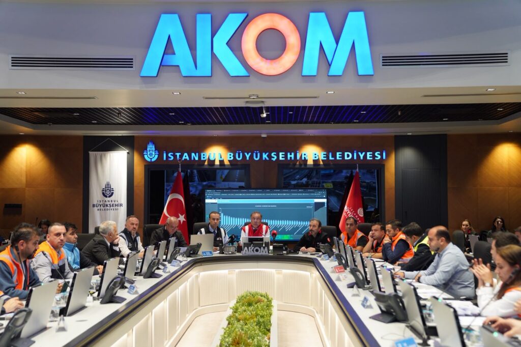 AKOM'DA GECE BOYU MESAİ