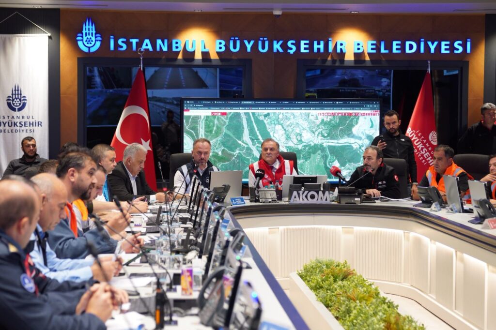 AKOM'DA GECE BOYU MESAİ