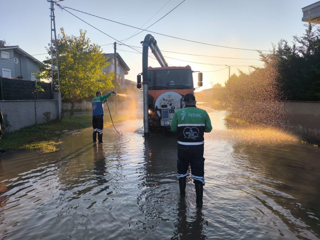 İBB TÜM EKİPLERİYLE SAHADA