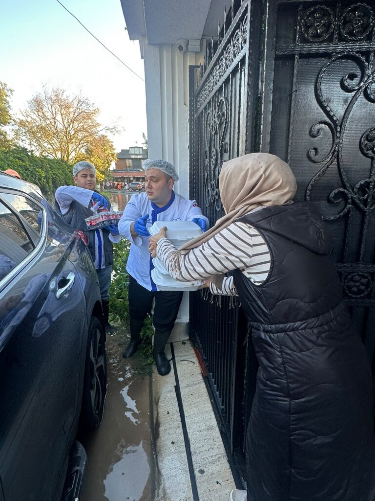 İBB TÜM EKİPLERİYLE SAHADA
